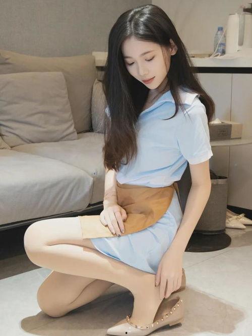 网红福利姬制服丝袜在线,网红福利姬制服诱惑，在线演绎性感魅力